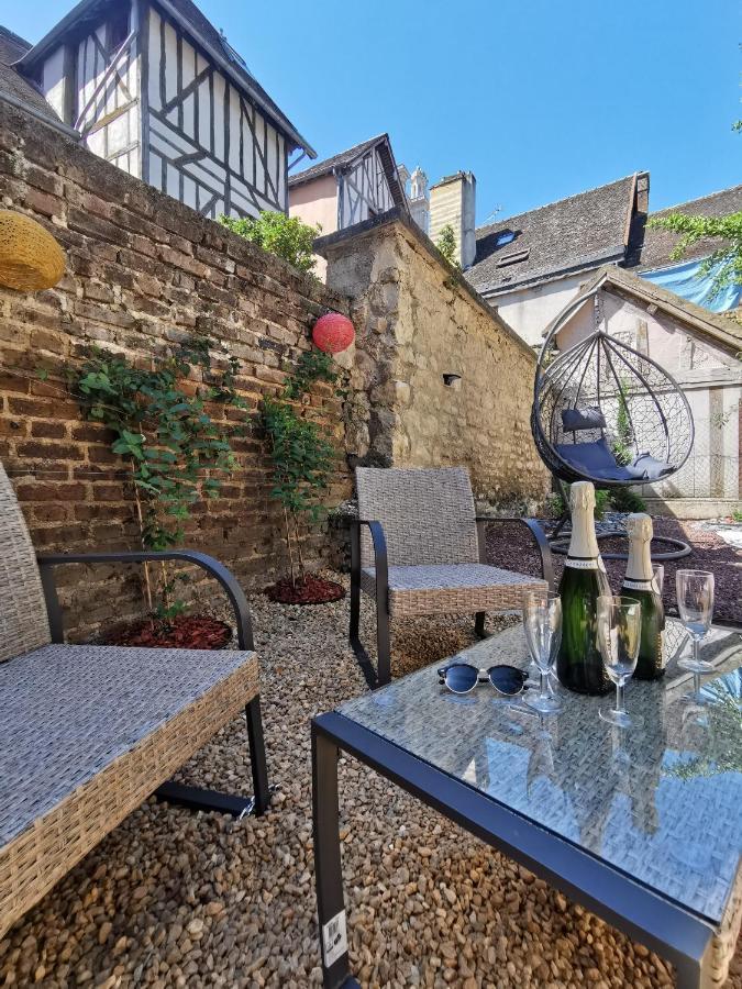 Le Spa De La Cathedrale - Jacuzzi - Sauna - Champagne - Netflix - Wifi Troyes Eksteriør billede